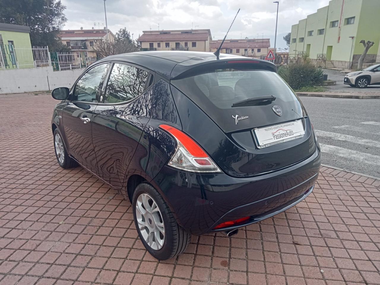 Lancia Ypsilon 1.2 69 CV 5 porte GPL Ecochic Gold