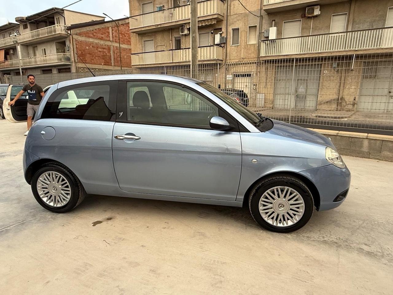 Lancia Ypsilon 1.3 MJT 75 CV