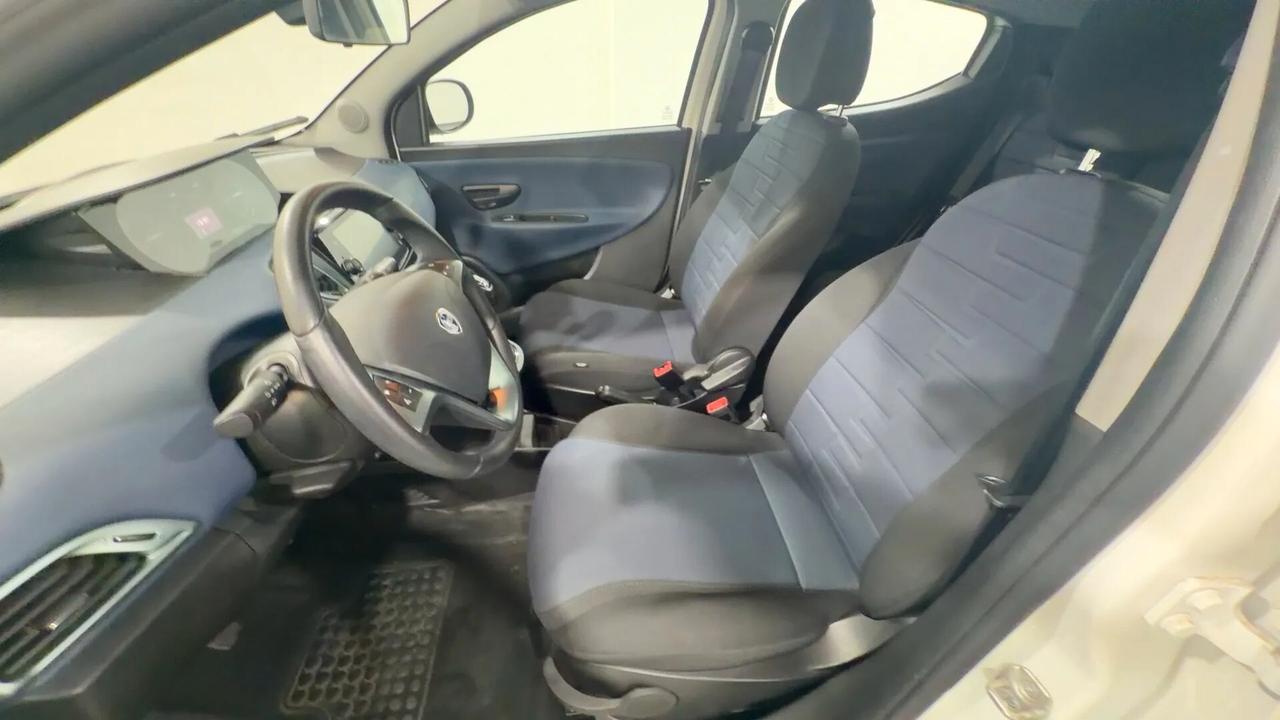 Lancia Ypsilon 1.0 Hybrid Platino full optional