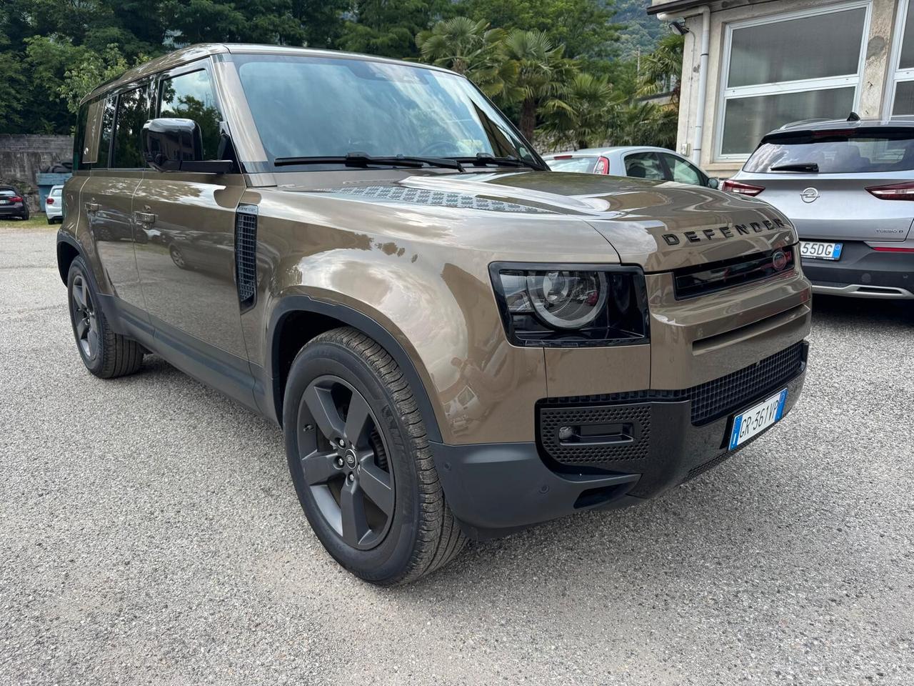 Land Rover Defender 110 3.0D I6 300 CV AWD Auto HSE 7 posti