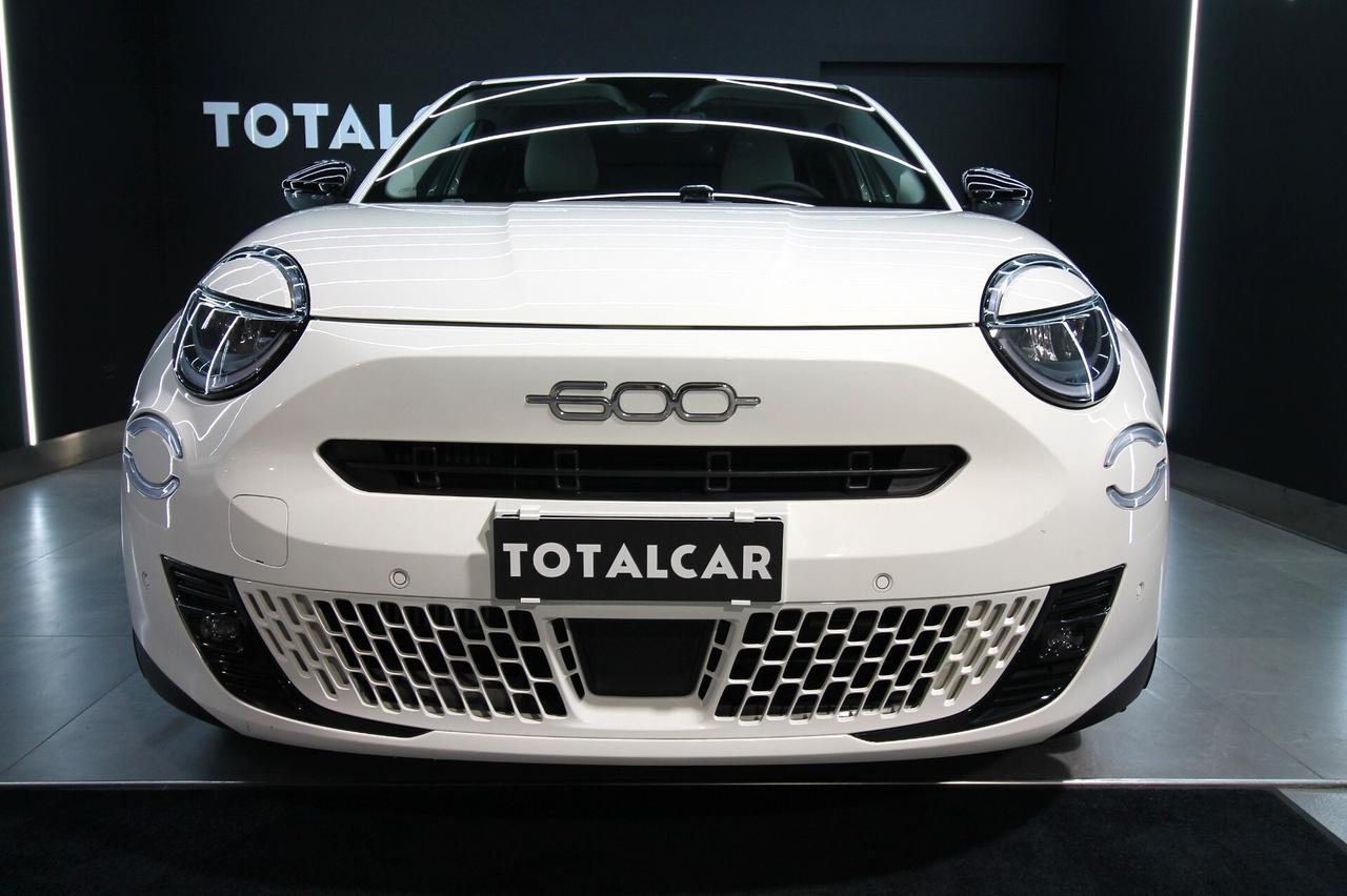 FIAT 600 1.2 HYBRID LA PRIMA 110 CV