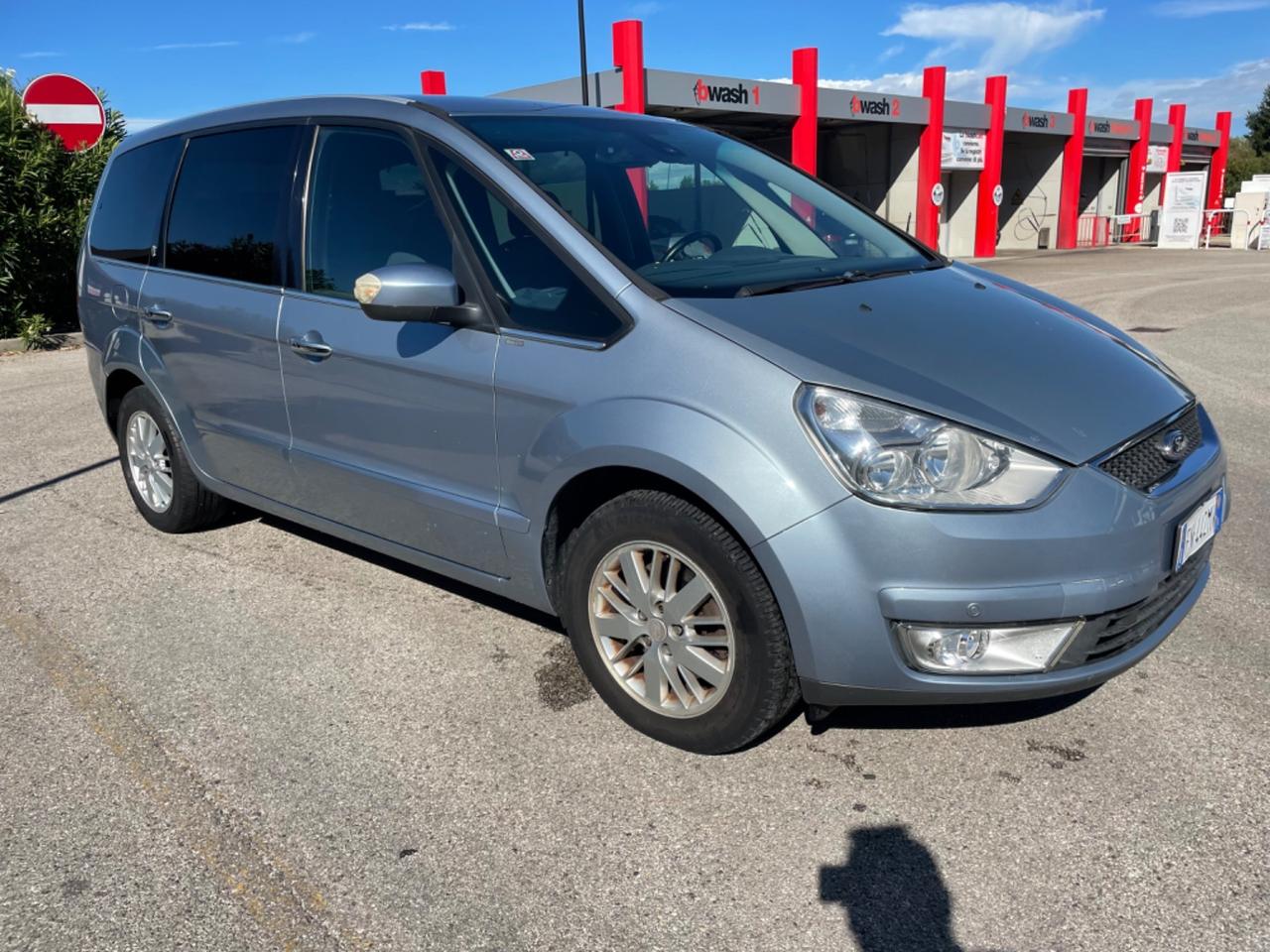 Ford galaxi .7 posti pronta al uso..€.2500