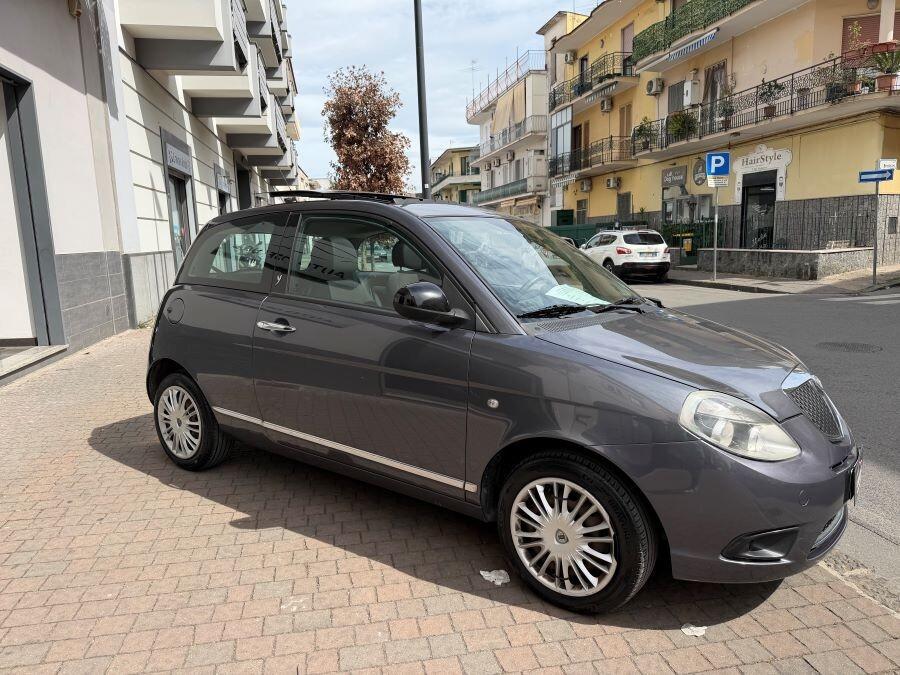lancia ypsilon 1.3 mjet platino certificata tetto