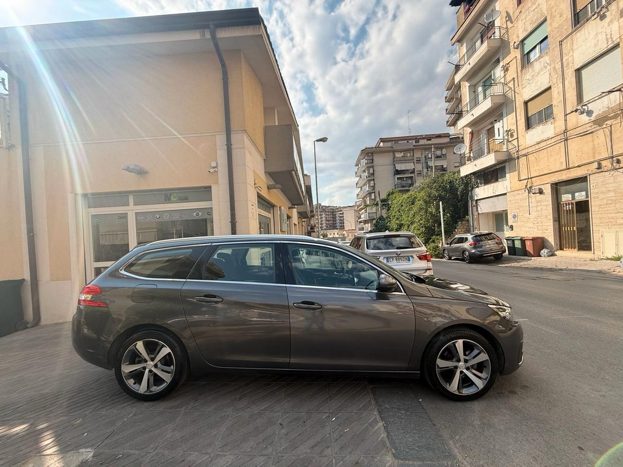 Peugeot 308 BlueHDi 130 S&S SW Allure