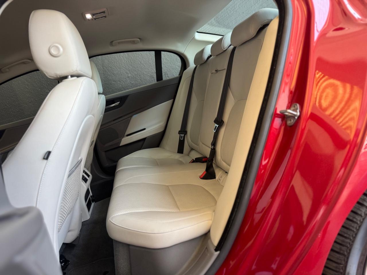 Jaguar XE 2.0 D Turbo 180 CV AWD aut. Portfolio