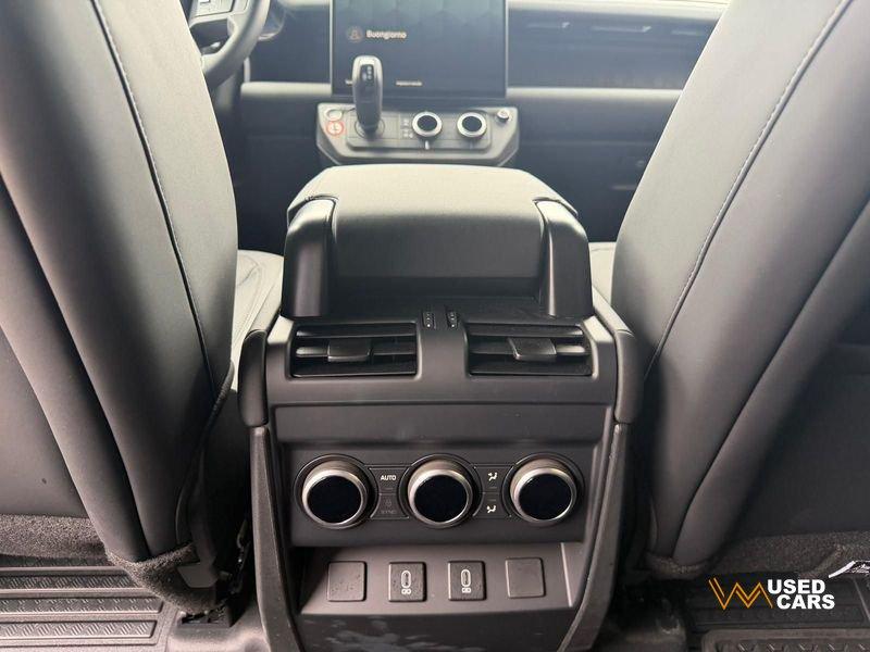 Land Rover Defender D200 AWD Auto 110 X-Dynamic SE