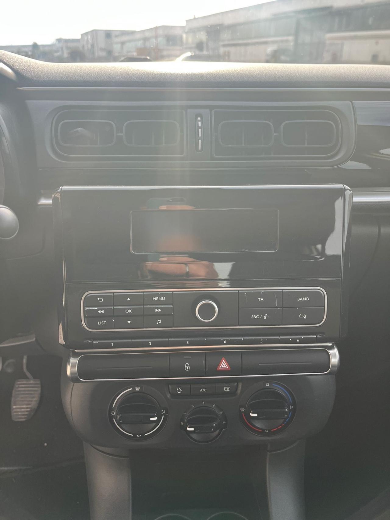 Citroen C3 BlueHDi Shine abbinata a Carrattrezzi