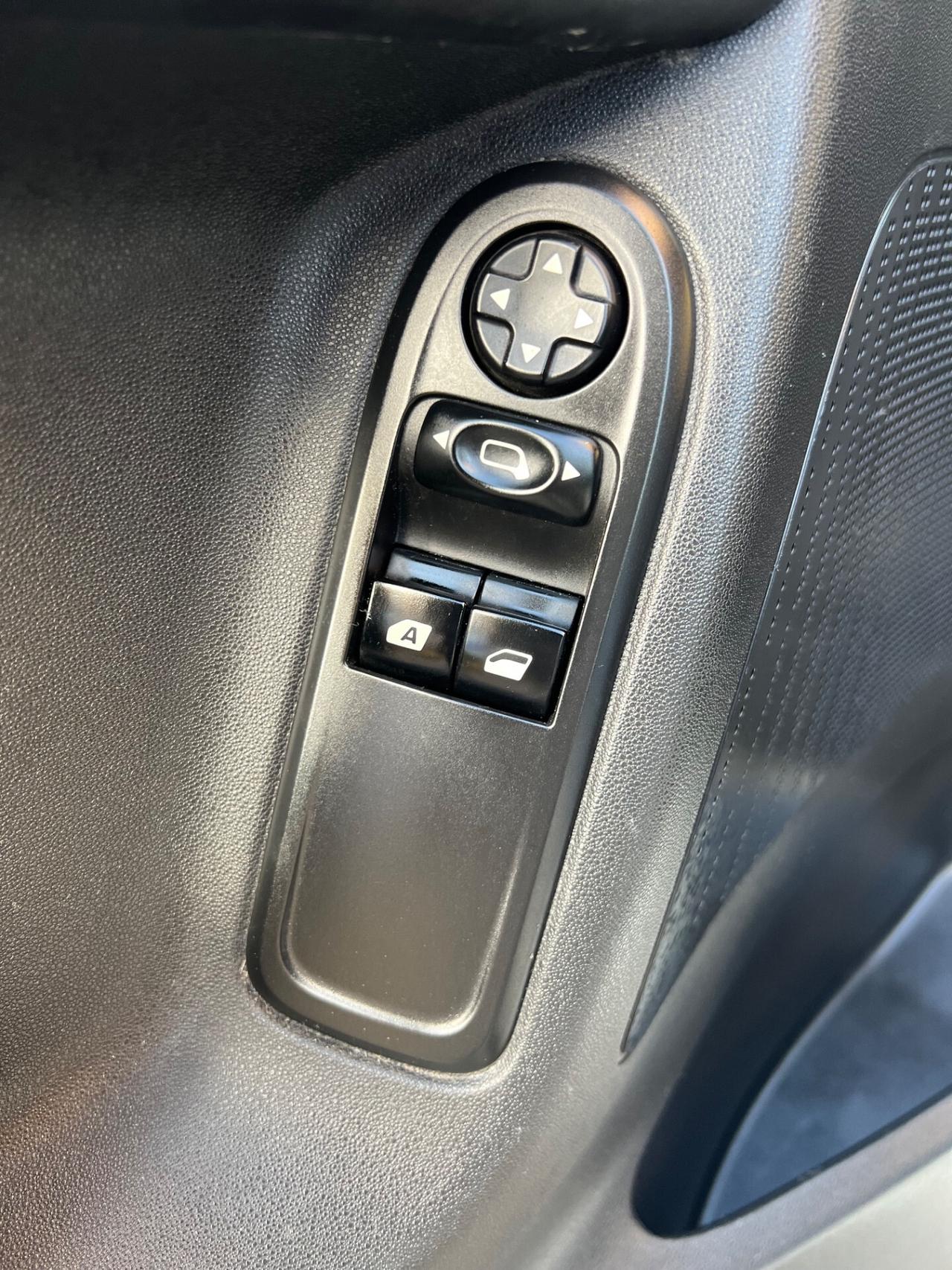 Citroen C3 1.2 benzina €6 OK NEOPATENTATI full DISTRIBUZIONE NUOVA!!!