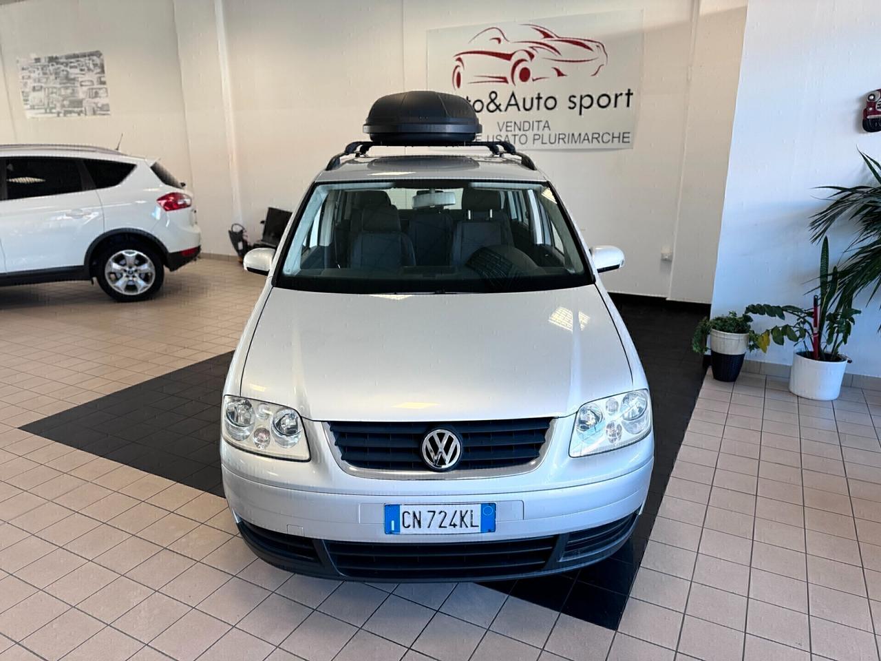 Volkswagen Touran 2.0 16V TDI DSG Highline 7 POSTI