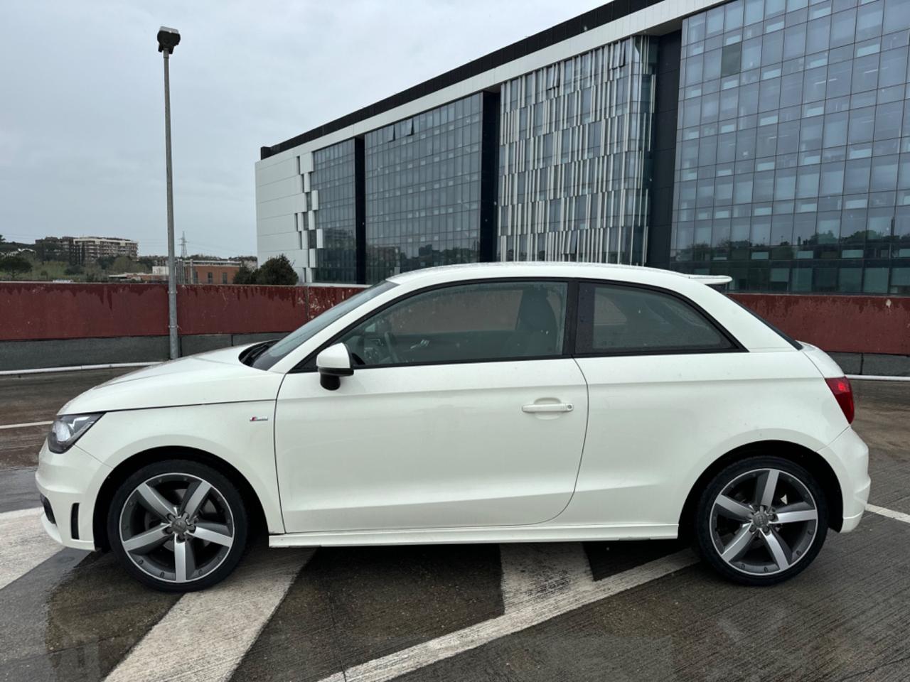 Audi A1 SPB 1.6 TDI 105cv S-Line UNIPRO! FULL!!