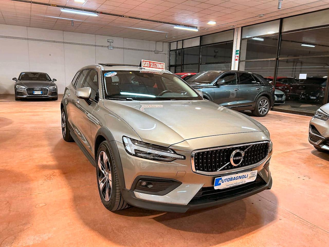 Volvo V60 Cross Country BUSINESS PRO B4 (d) AWD Geartronic 48000 KM