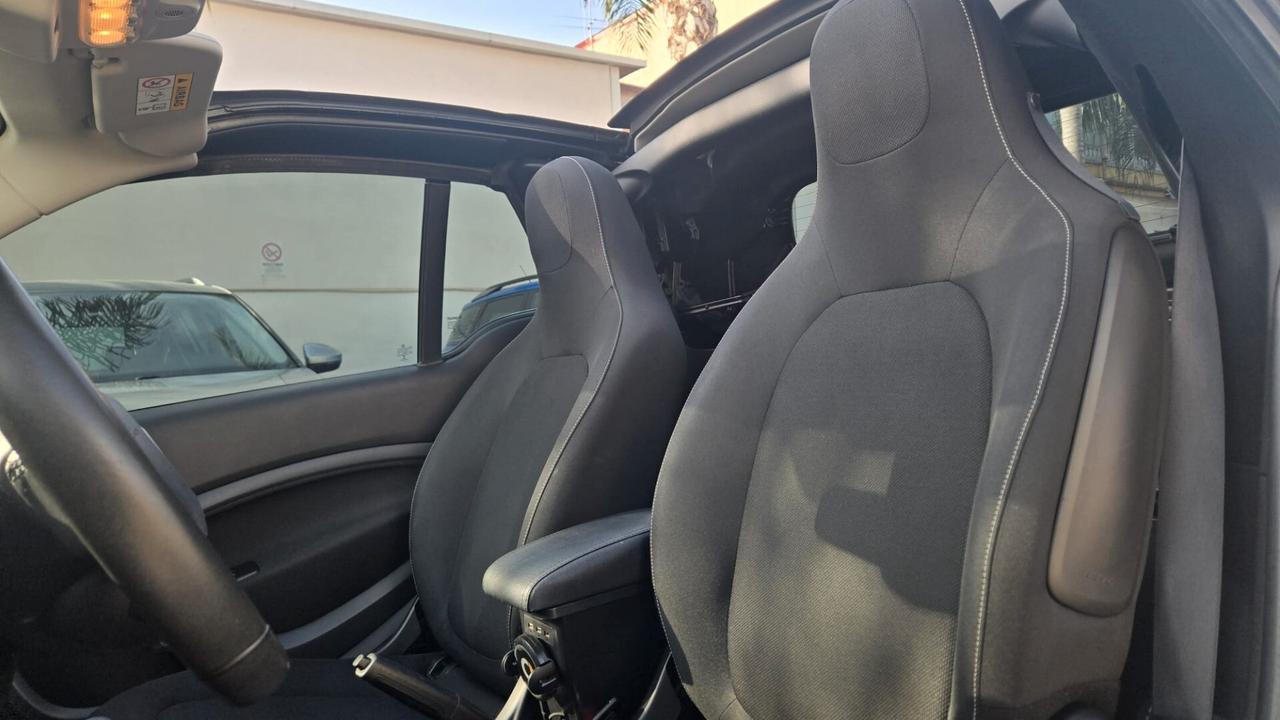 smart forTwo Cabrio 1.0 Passion 71cv twinamic my18 Lega App USB