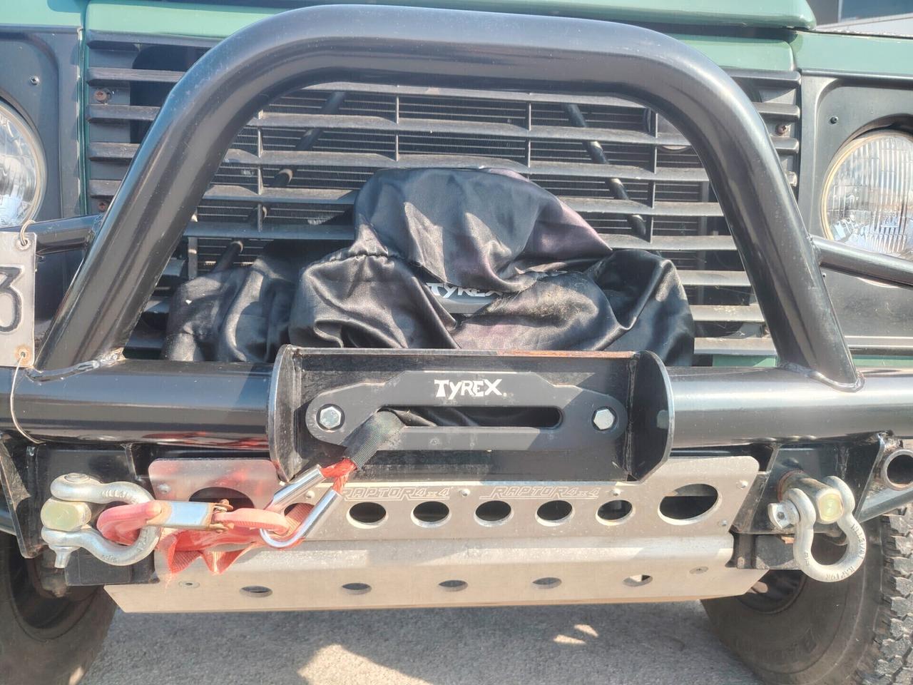 Land Rover Defender 9.0 2.5 Td5 -AUTOCARRO