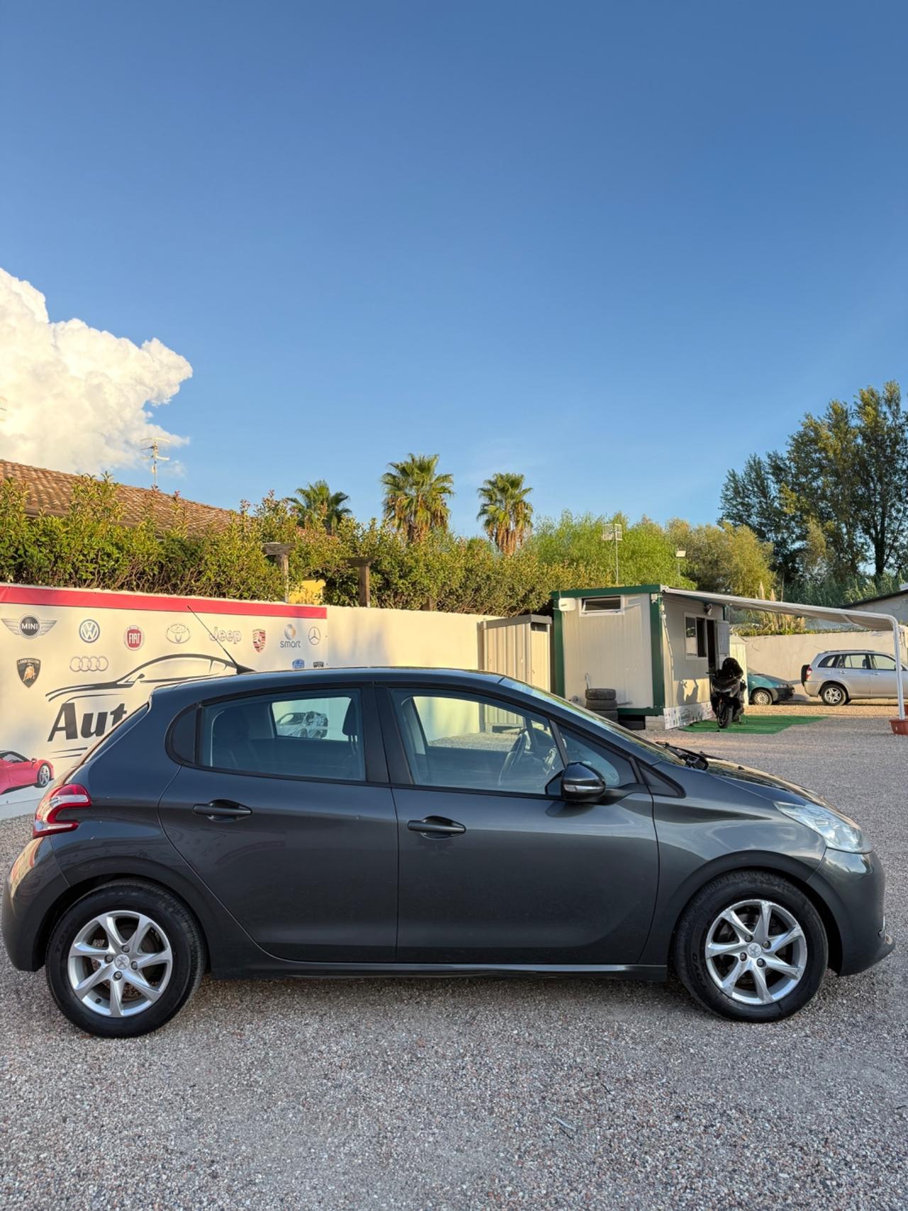 Peugeot 208 1.4 HDi 68 CV 5 porte Allure