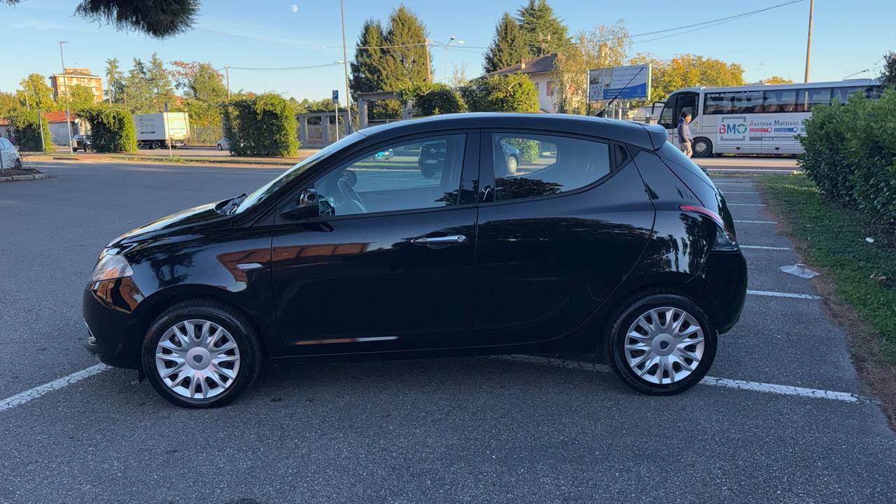 Lancia Ypsilon 1.2 69 CV 5 porte Gold