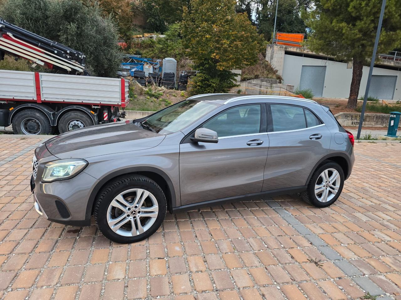 Mercedes-benz GLA 180 d Premium