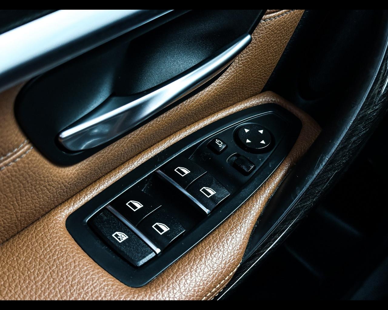 BMW Serie 3 (F30/31) - 330e iPerformance Msport