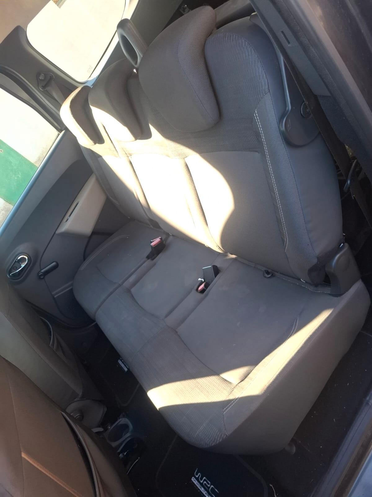 Dacia Lodgy 1.6 8V 85CV 5 posti Lauréate (60Kw)