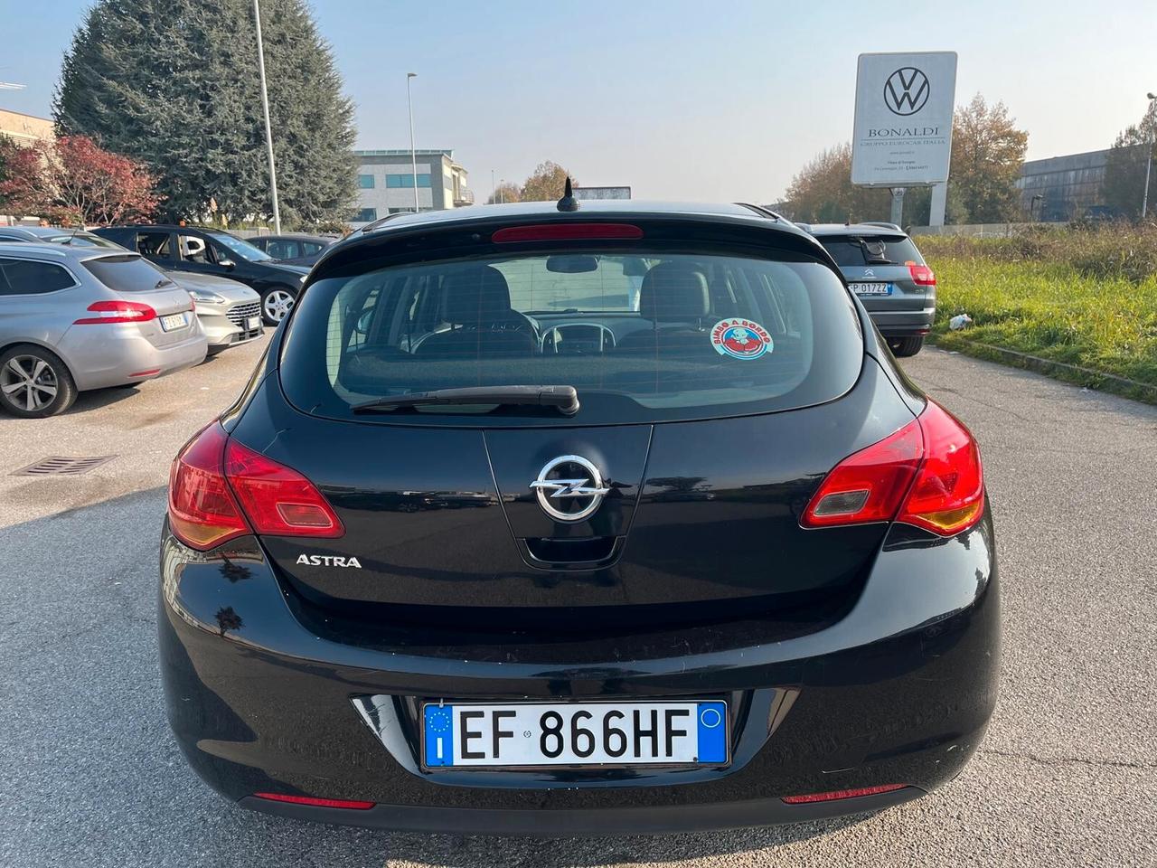 Opel Astra 1.4 100CV 5 porte Cosmo