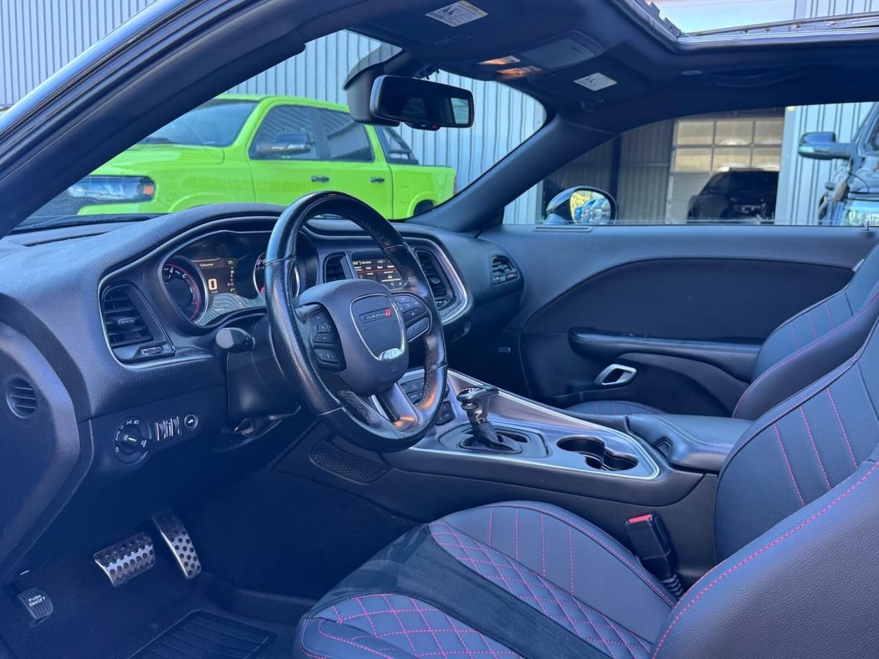 Dodge Challenger scatpack 392
