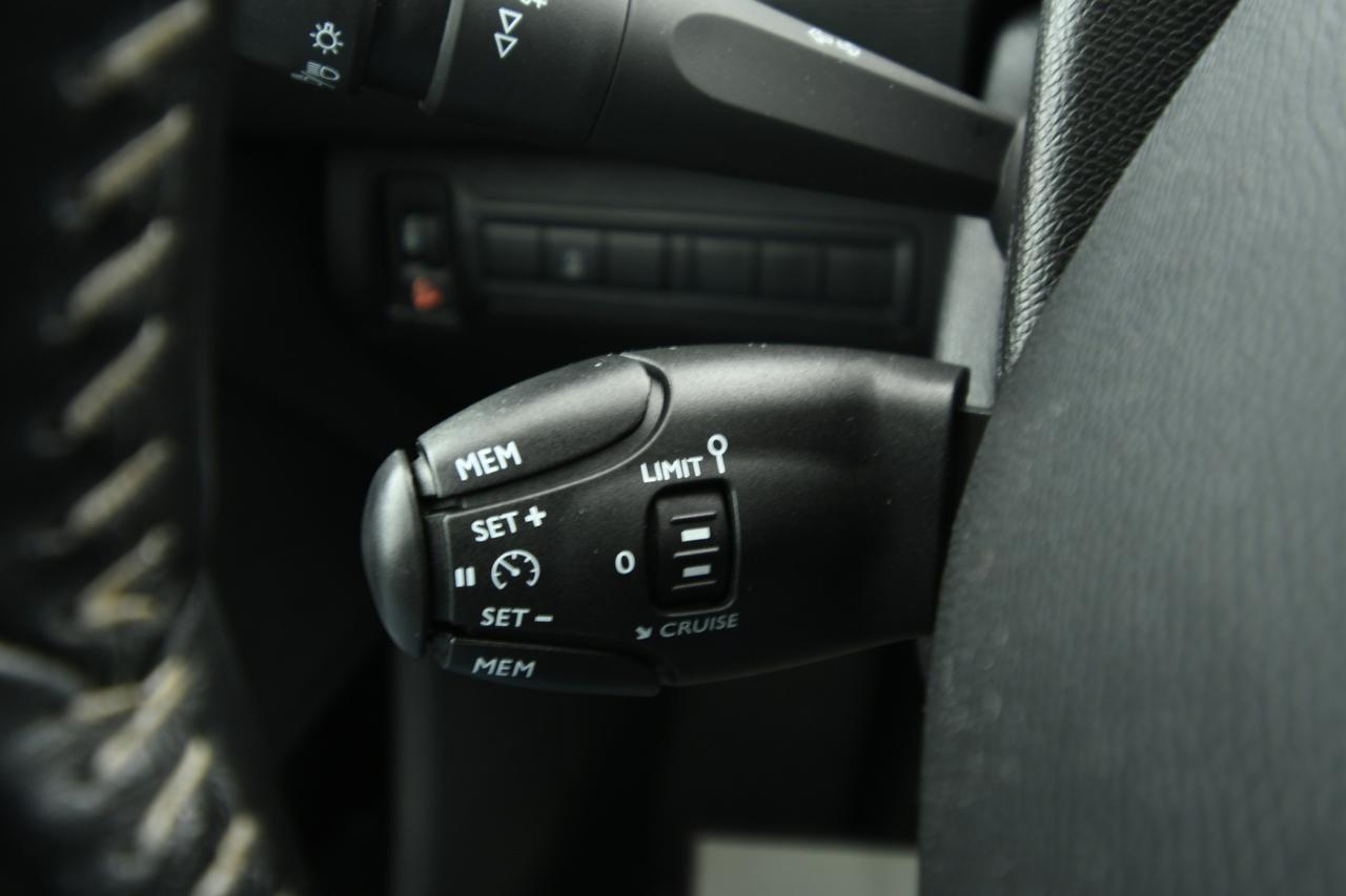 PEUGEOT 308 5p 1.5 bluehdi Business s&s 130cv NEOPATENTATI+APP CONNECT
