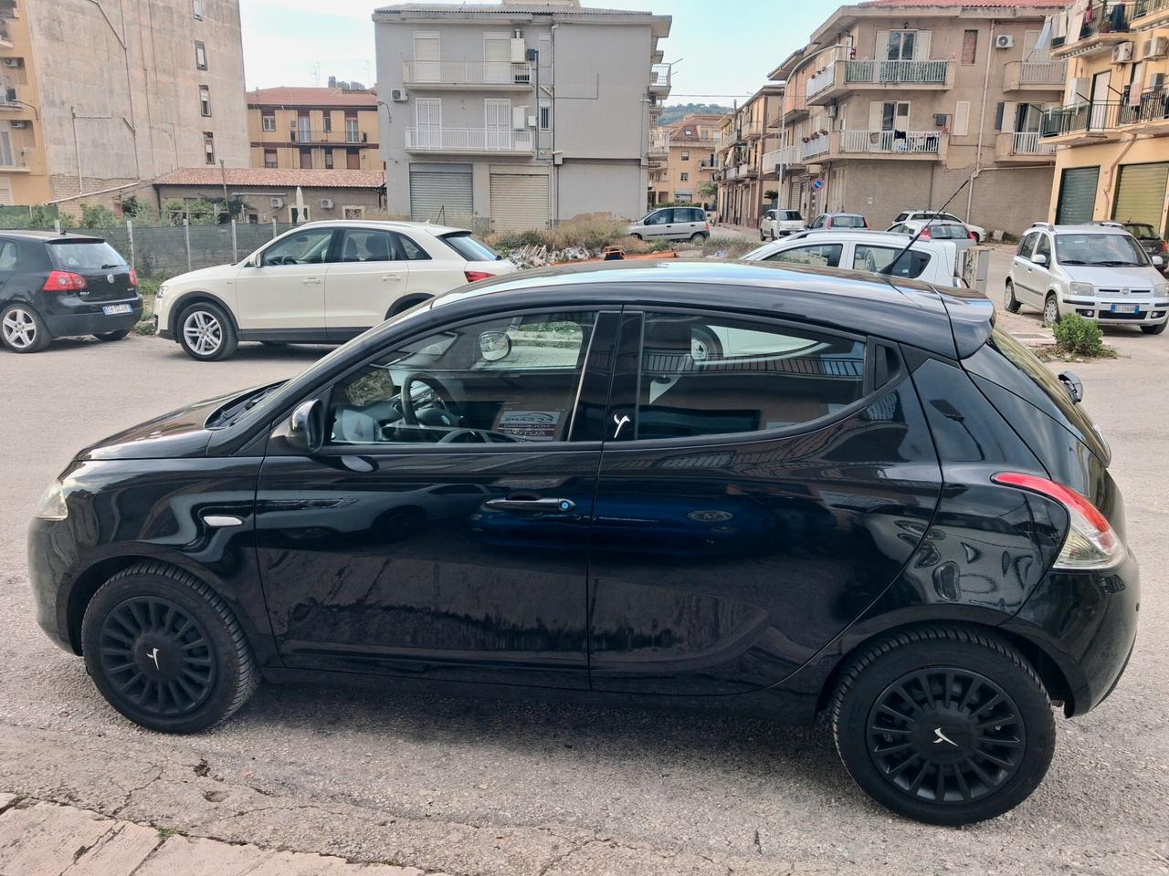 LANCIA YPSILON 1.2 BENZINA 69CVBLACK EDITION