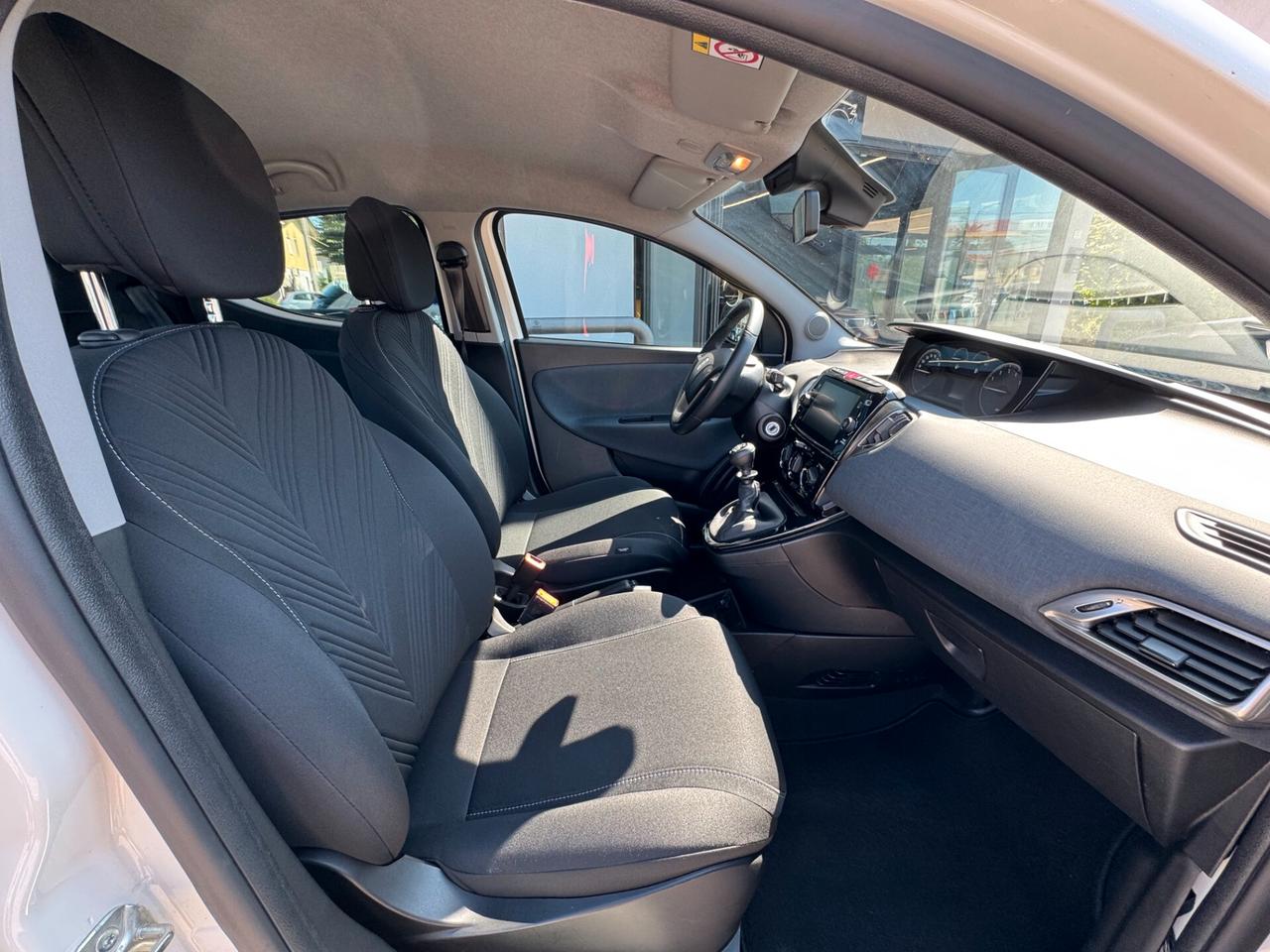 Lancia Ypsilon 1.0 FireFly 5 porte S&S Hybrid Gold