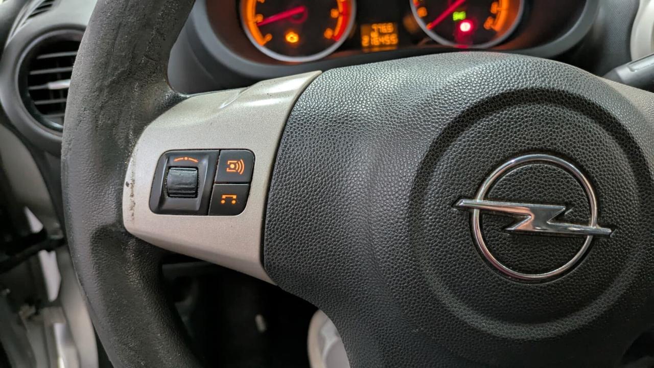 Opel Corsa 1.2 5 porte Cosmo