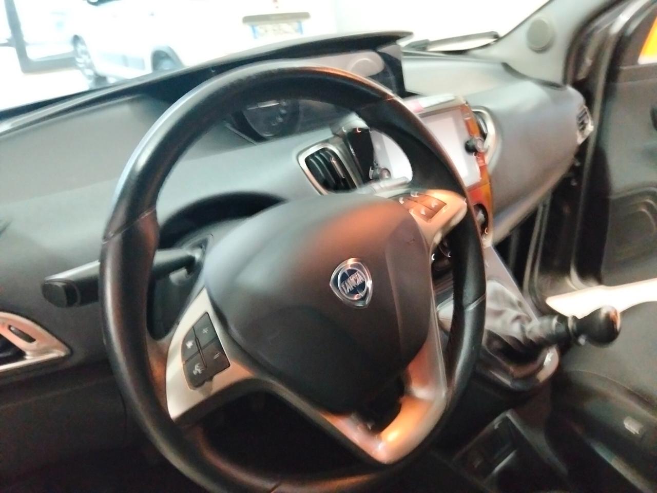 Lancia Ypsilon 1.0 FireFly 5 porte S&S Hybrid Ecochic Gold