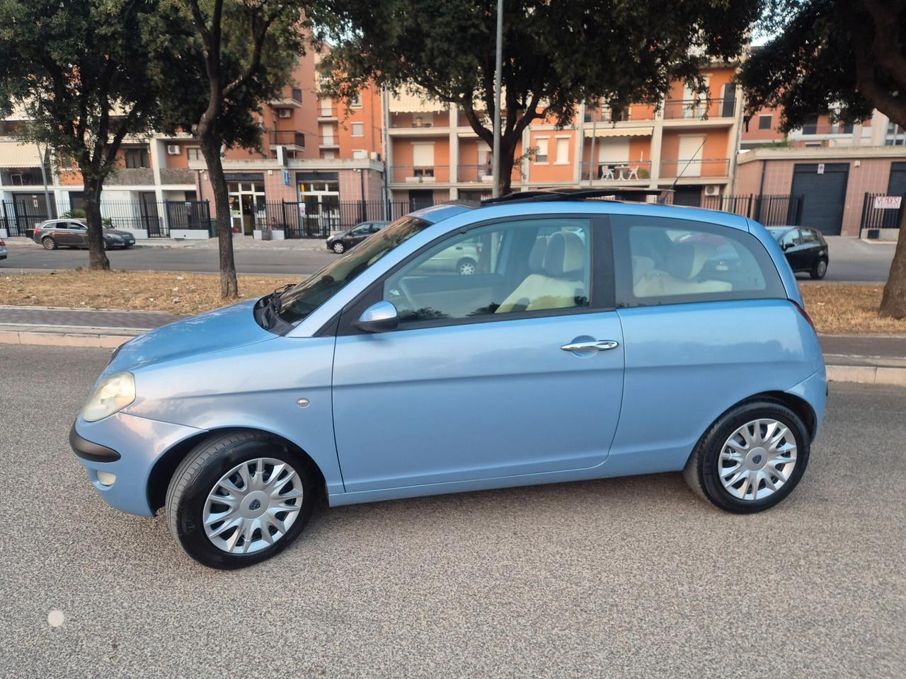 Lancia Ypsilon 1.3 MJT 69 CV Platino tetto apribileeeee