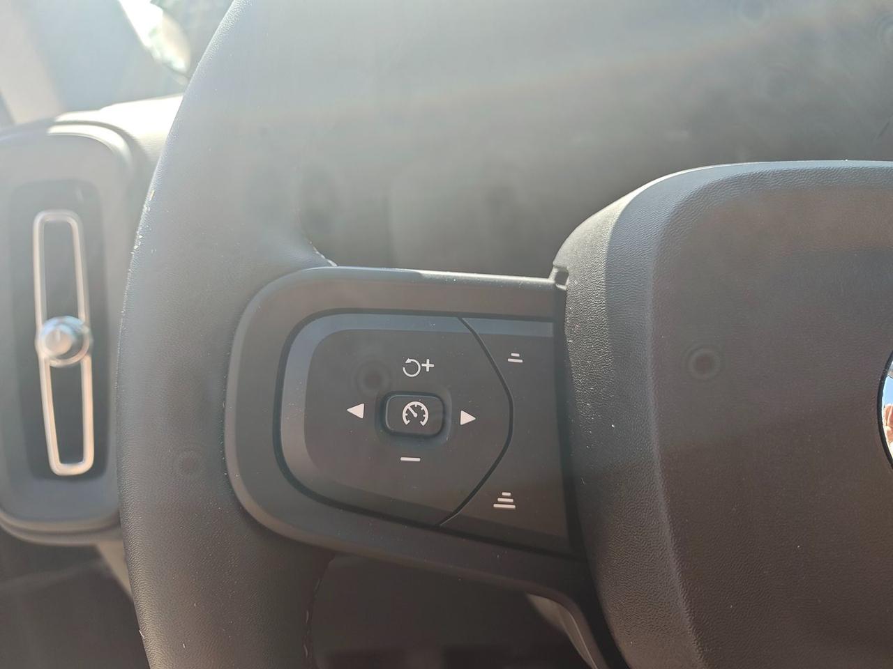 Volvo XC40 Essential T2 #11401