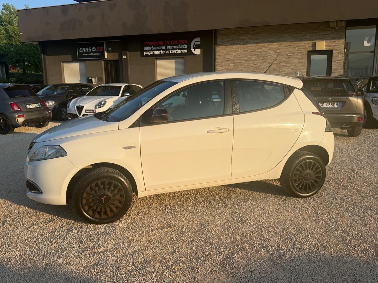 Lancia Ypsilon 0.9 TwinAir 85 CV 5 porte Metano Ecochic Elefantino