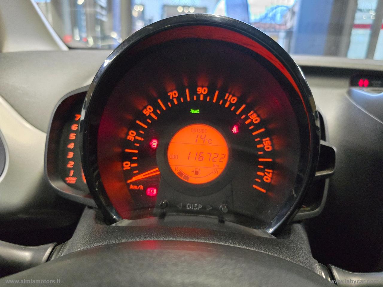 TOYOTA Aygo 1.0 VVT-i 69 CV 5p. x-cool