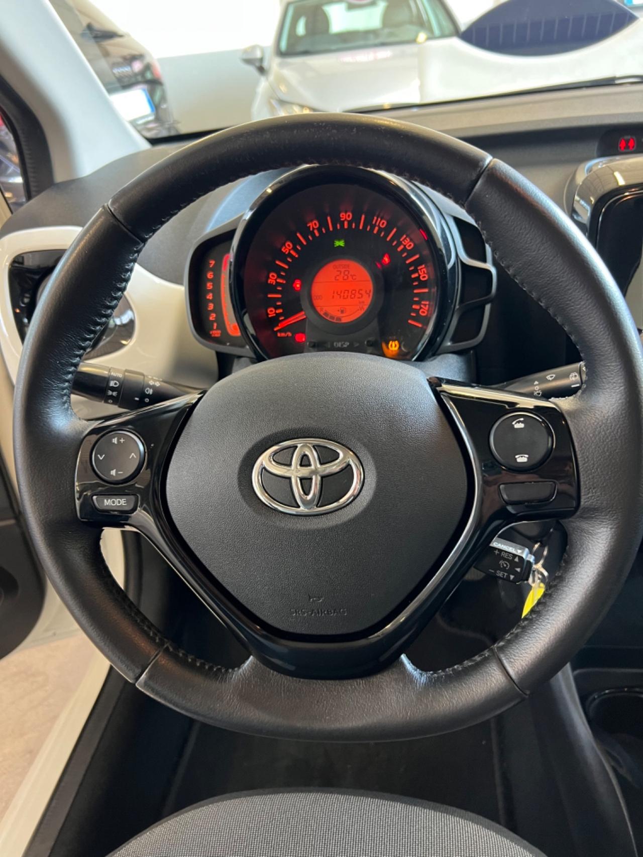 Toyota Aygo 1.0 VVT-i 69 CV 5 porte x-cite MMT