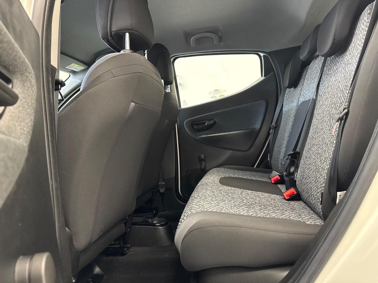 Lancia Ypsilon 1.0 FireFly 5 porte S&S Hybrid Ecochic Silver