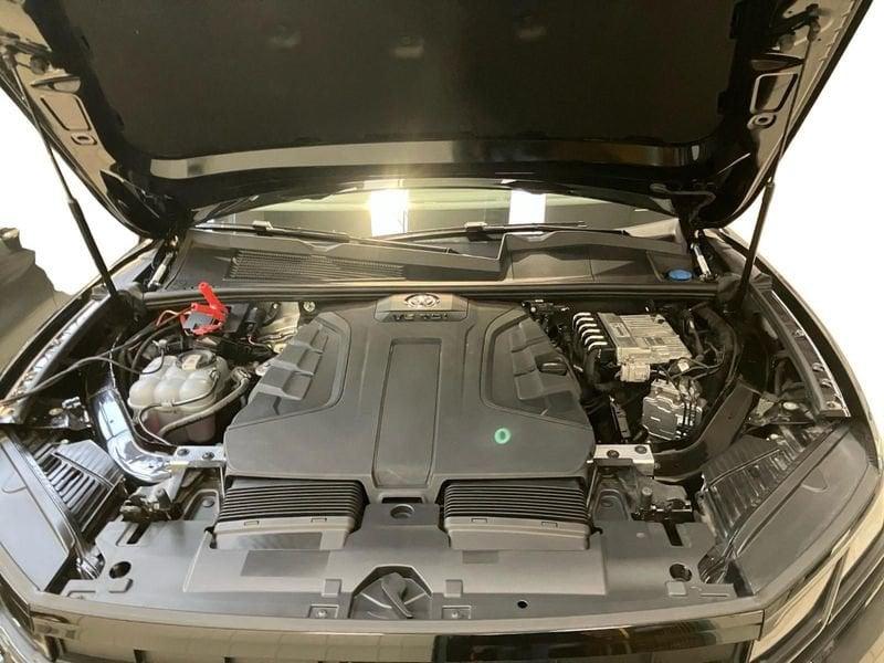 Volkswagen Touareg 3.0 V6 TDI SCR 210kW Elegance R-line Exterior