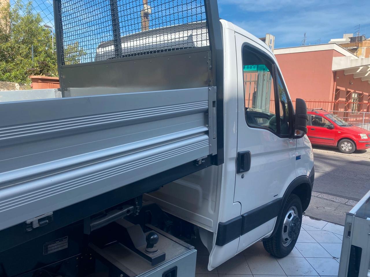 IVECO DAILY 08 RIBALTABILE TRILATERALE