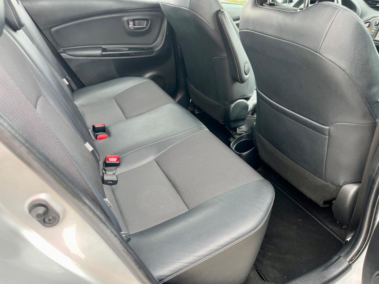 Toyota Yaris 1.3benz 2015 90.000km perfetta per neopatentati