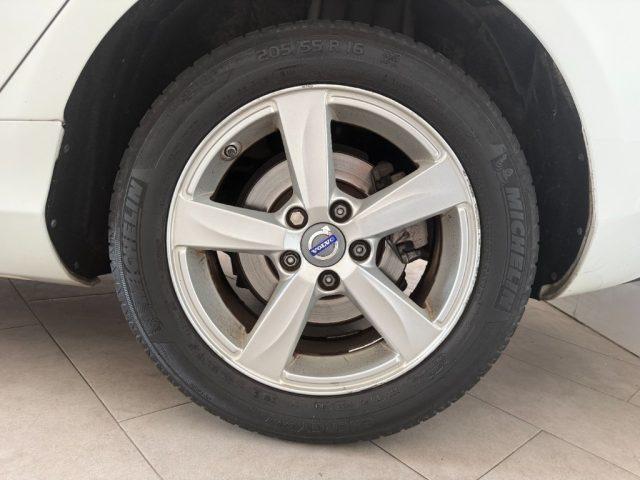 VOLVO V40 T2 Summum