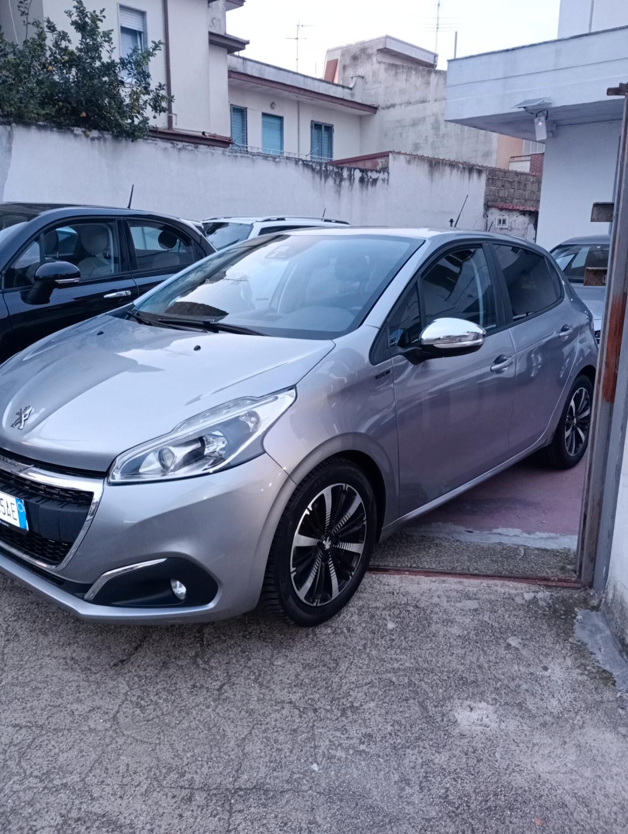 Peugeot 208 BlueHDi 100 S&S 5 porte Signature