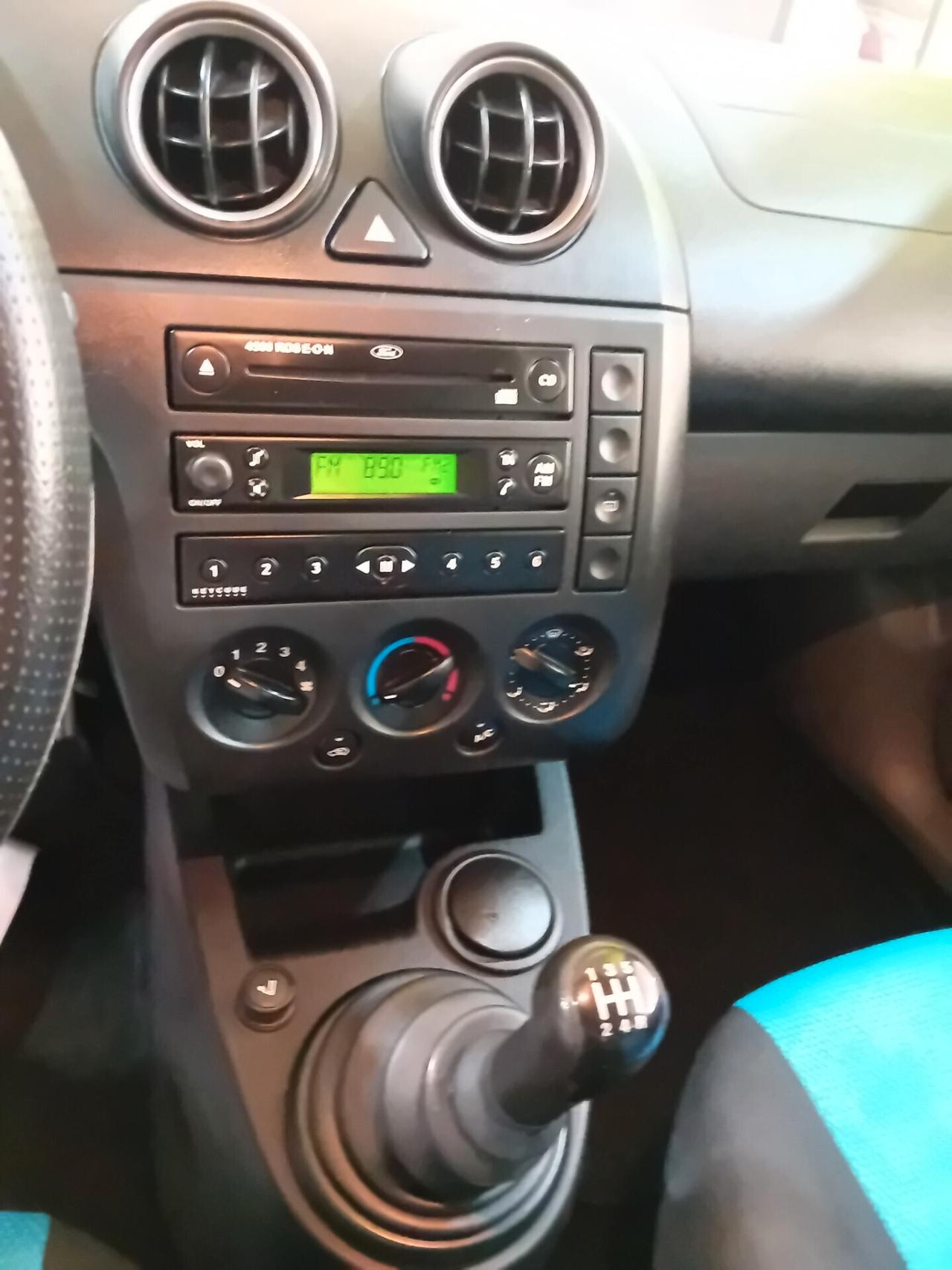 Ford Fiesta 1.2 16V 5p. Ghia