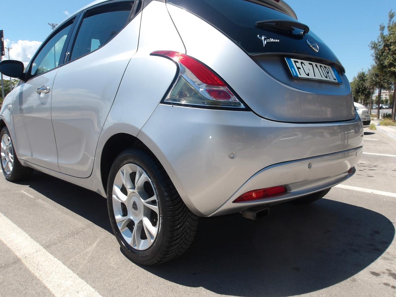LANCIA YPSILON 1.2 BENZ-88.000 KM-2016