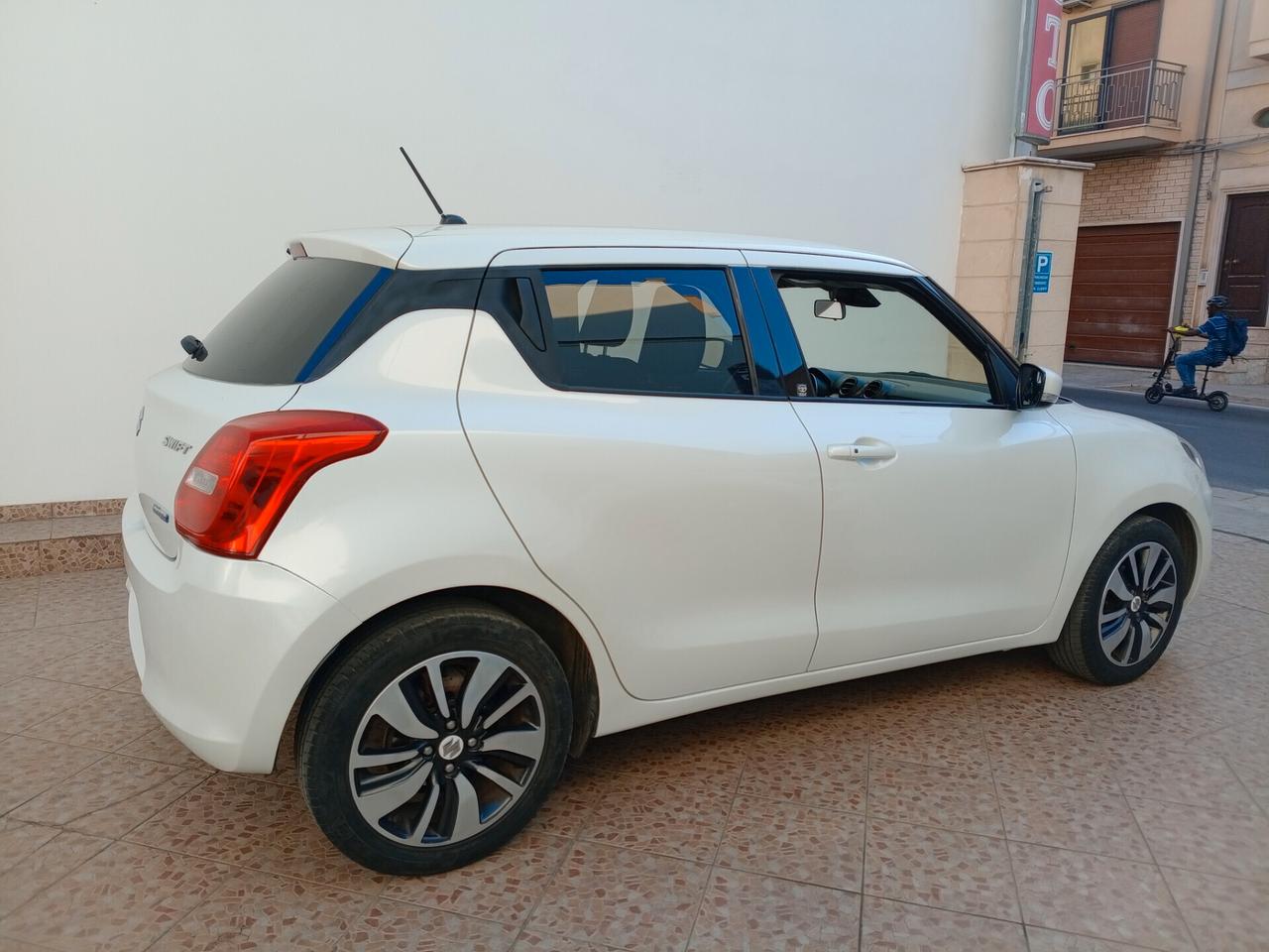 Suzuki Swift 1.2 Hybrid Top