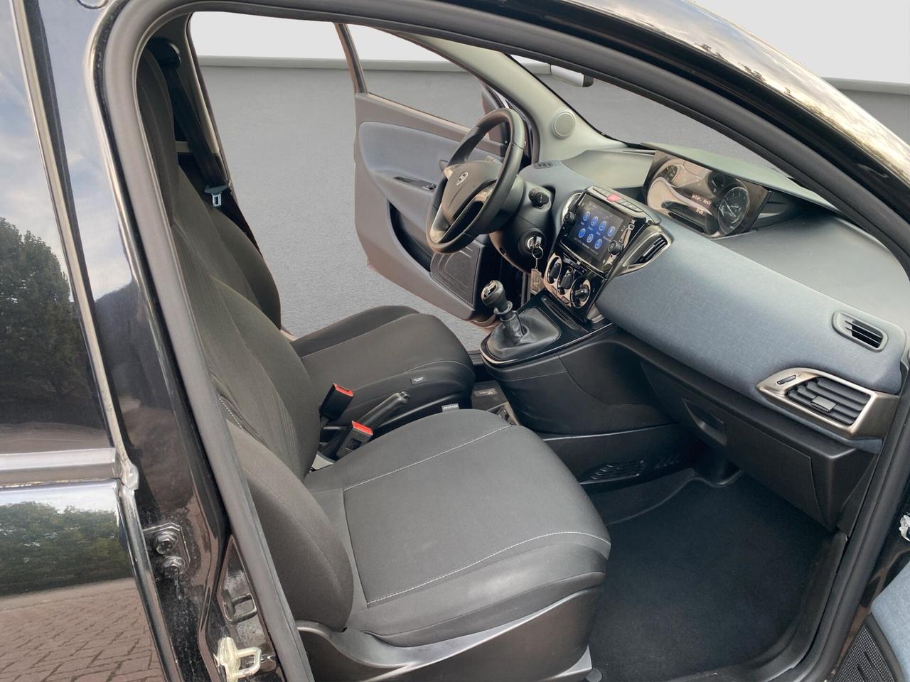 Lancia Ypsilon 1.0 FireFly 5 porte S&S Hybrid Gold