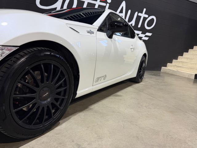 TOYOTA GT86 2.0 PERLA WHITE CERCHI IN SEDE