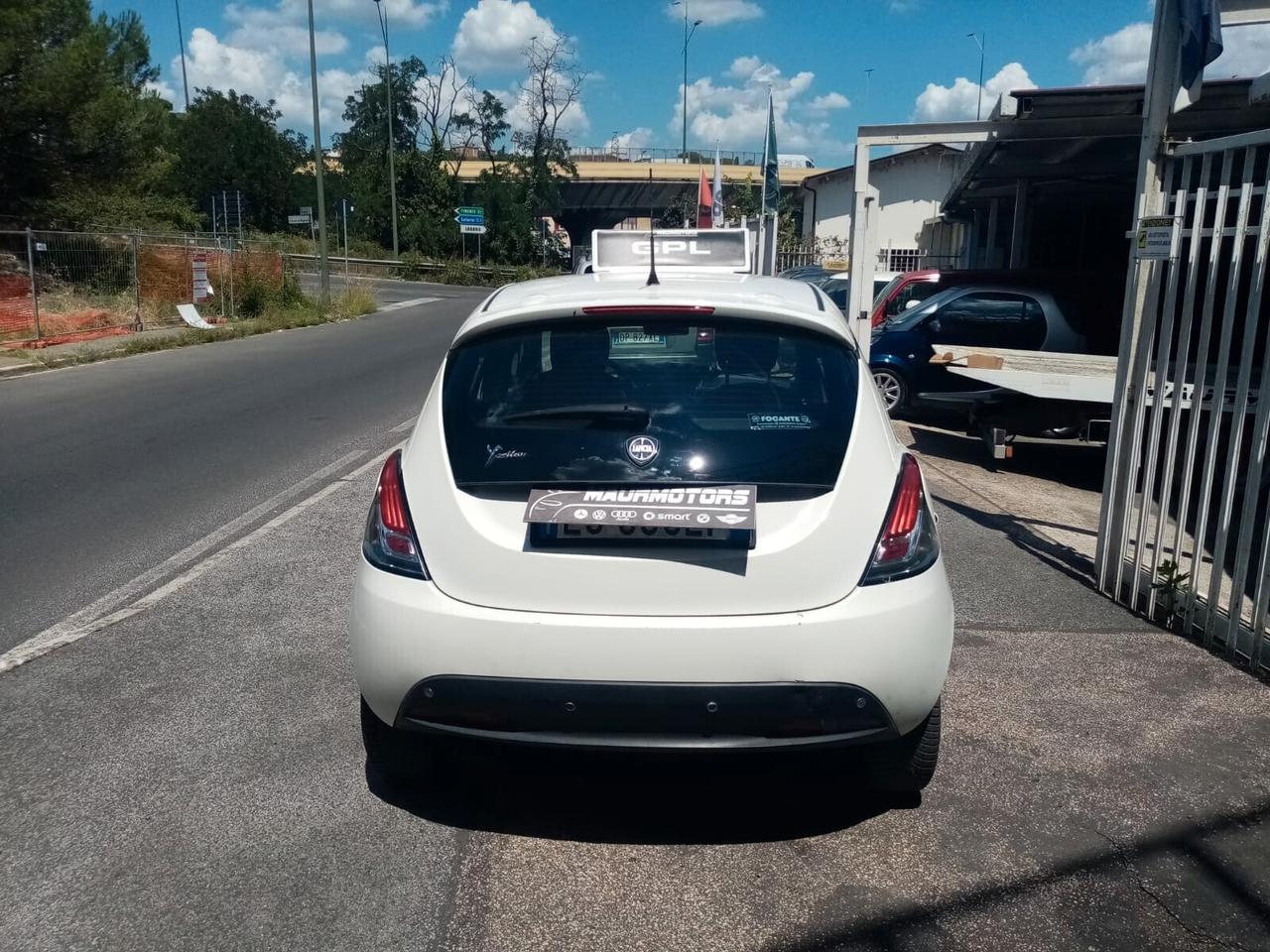 Lancia Ypsilon 0.9 TwinAir 85 CV 5 porte S&S Platinum