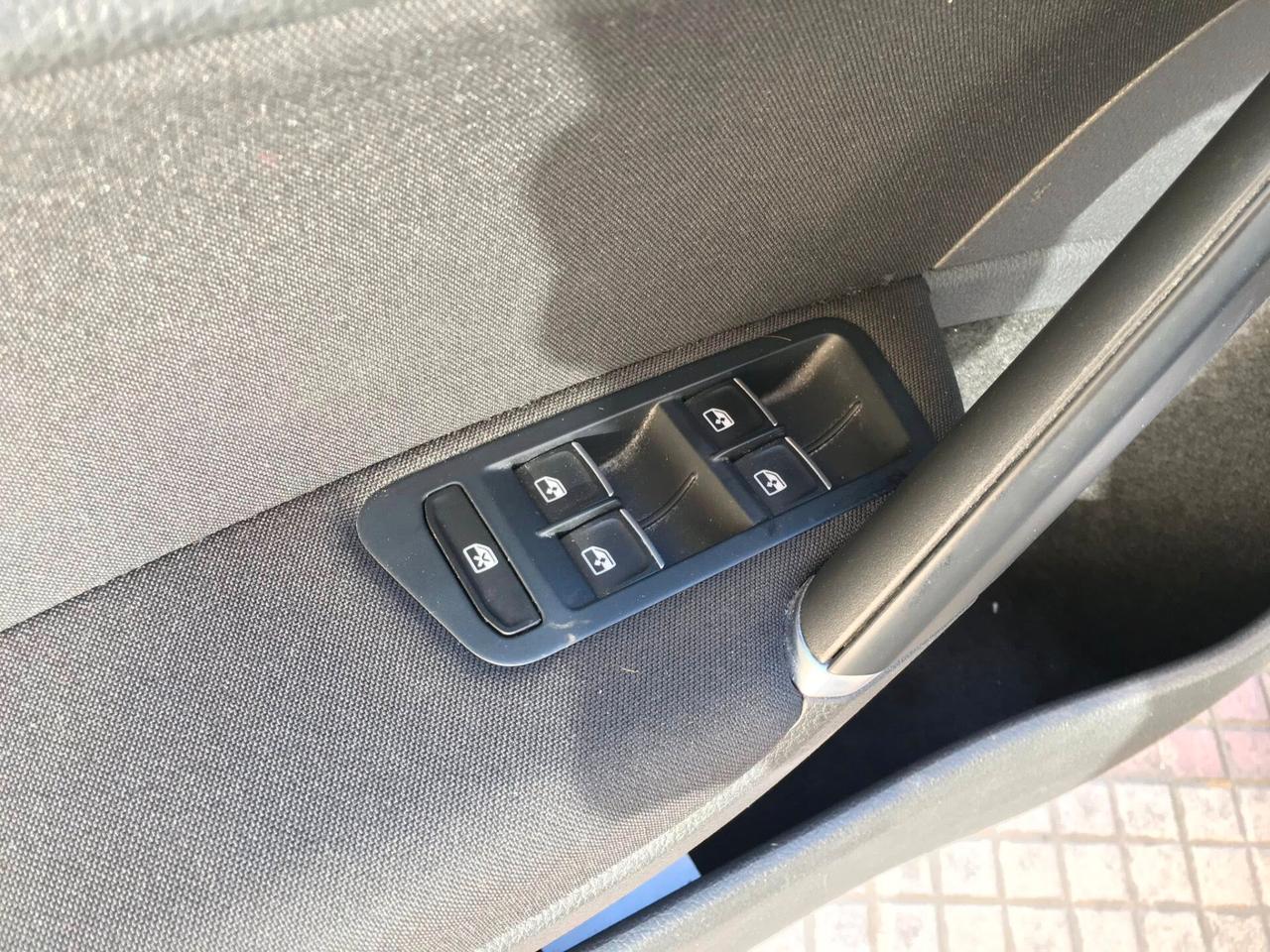 Volkswagen Golf 1.6 TDI 110cv Highline - 2016