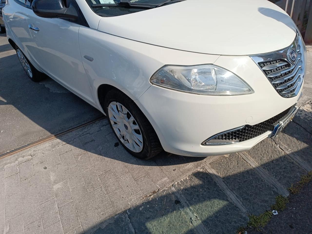 Lancia Ypsilon 1.3 MJT 16V 95 CV 5 porte S&S Silver