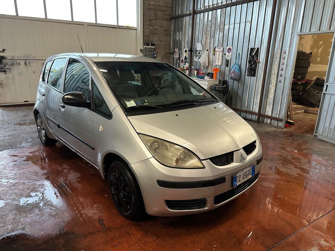 Mitsubishi Colt 1.3 16V 5p. Invite