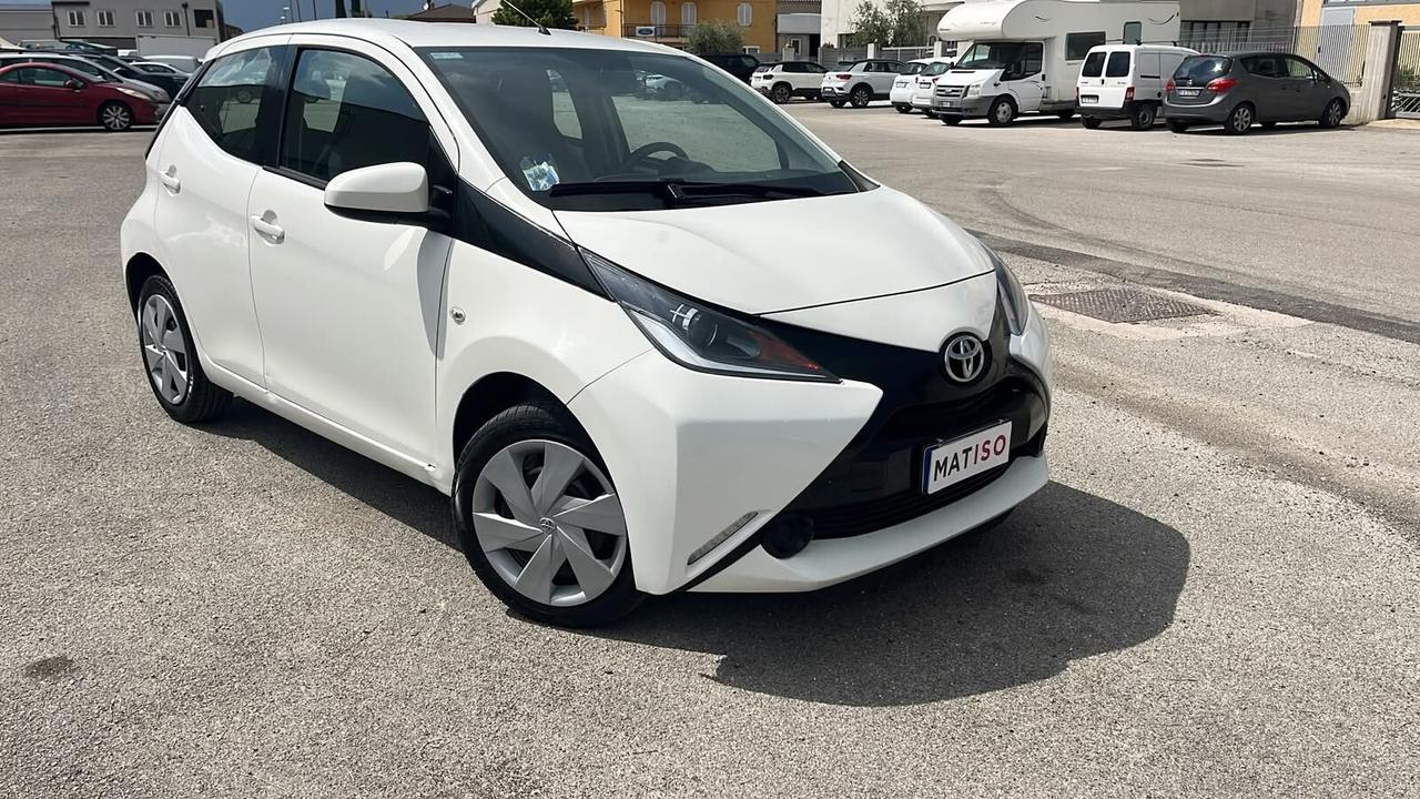 Toyota Aygo 1.0 VVT-i X-BLACK 140000 KM